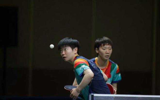 现实交错的 现实交错的