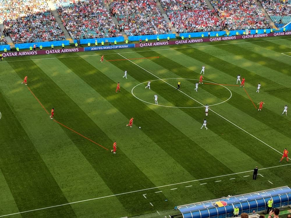 发球员和球 发球员和球